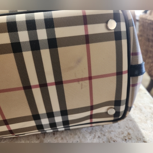 Burberry House Check Buckle Tote Bag - Picture 10 of 16